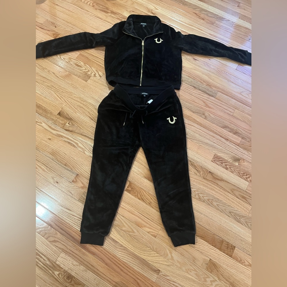 True Religion women’s velour sweatsuit/Black/ jacket xl/pants xl